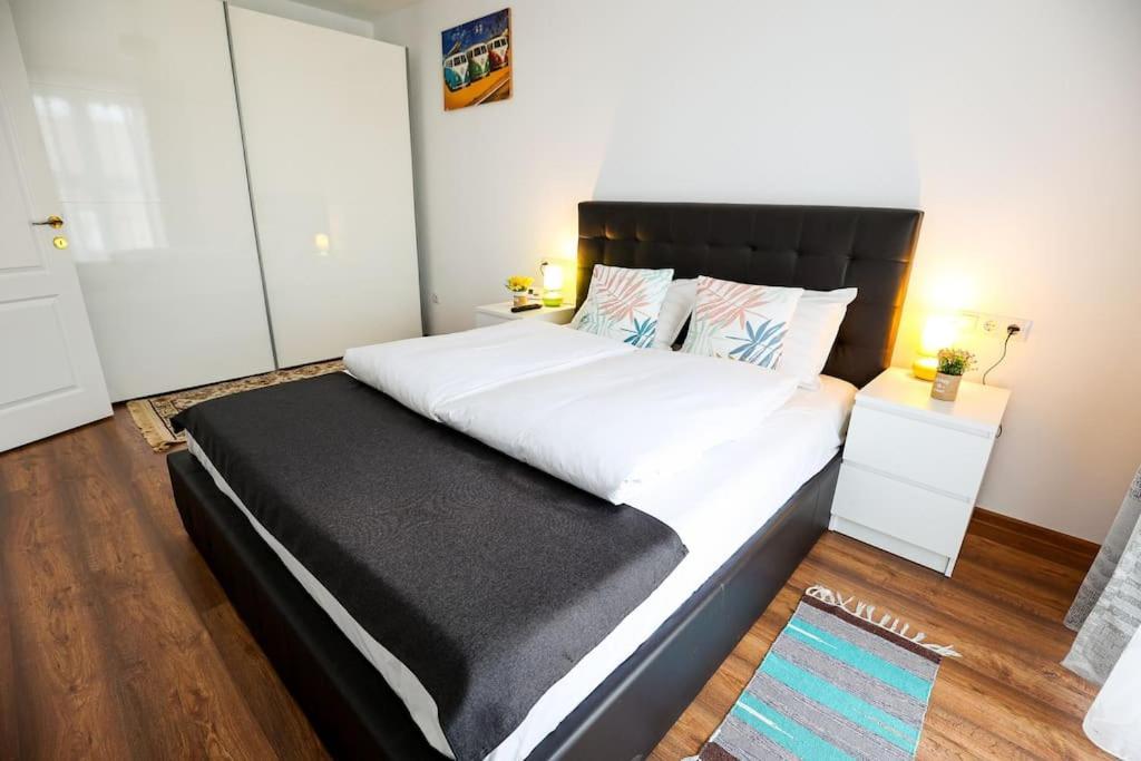 Modern Condo With Parking, Sibiu Exterior photo